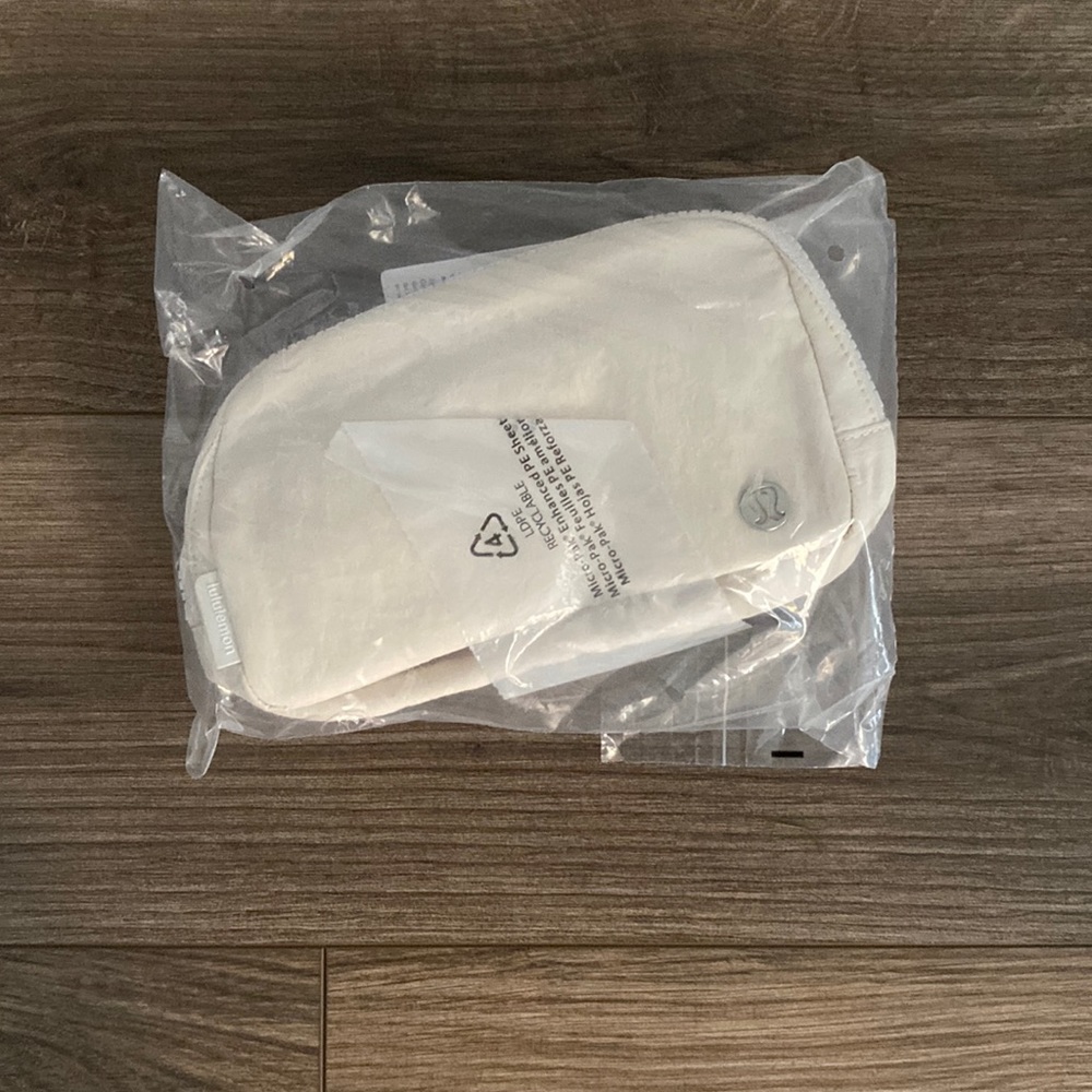 NWT Opal Belt Bag Lululemon